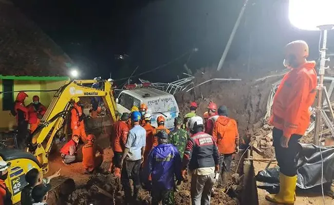 Landslides In Indonesia Leave At Least 11 Dead - Sakshi