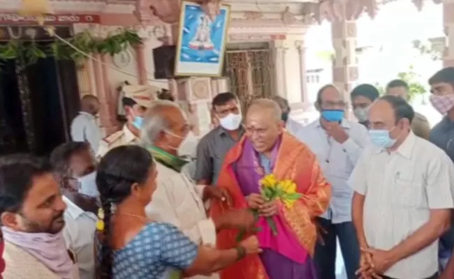 TDP Leaders Honored SEC Nimmagadda Ramesh Kumar - Sakshi