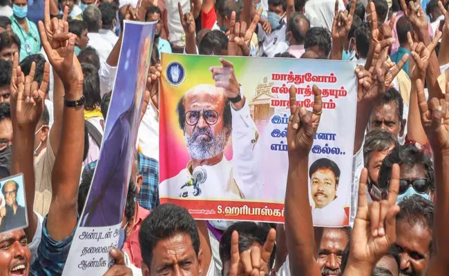 Rajinikanth Fans Protest In Chennai Over Political Entry - Sakshi