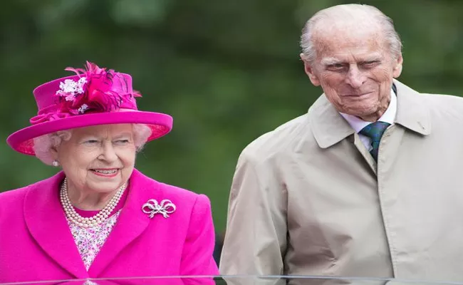 Queen Elizabeth and Prince Philip receive COVID-19 vaccines - Sakshi