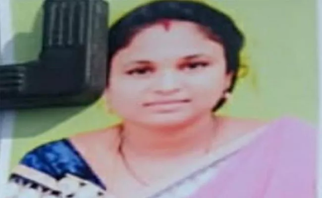 Woman Assassinated By Man Over Suspicion In Anantapur - Sakshi