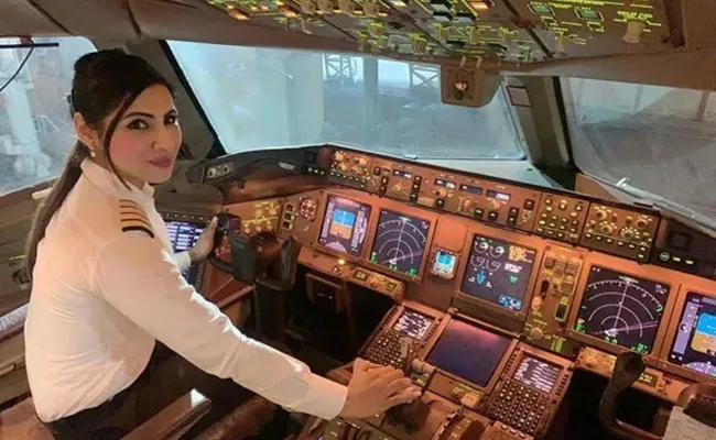 Air India Captain Zoya Aggarwal Pilot flying Non Stop Flight Over North Pole - Sakshi