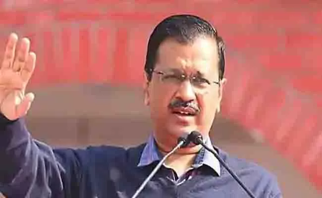 will provide free vaccine if Centre doesnt :  Delhi CM  - Sakshi