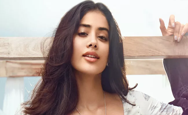 Janhvi Kapoor Belly Dance Goes Viral In Social Media - Sakshi