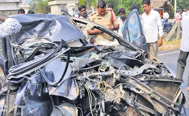 Husband and wife killed in road accident - Sakshi