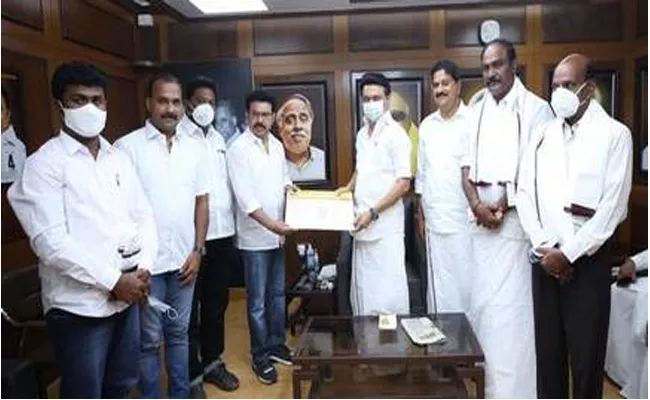 Rajinikanth Makkal Mandram Leaders Joined In DMK Party - Sakshi