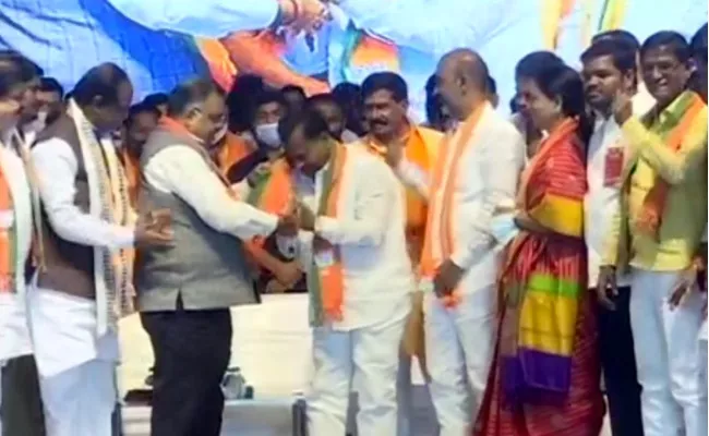 Former Congress Minister Dr A Chandrasekhar Joined BJP - Sakshi