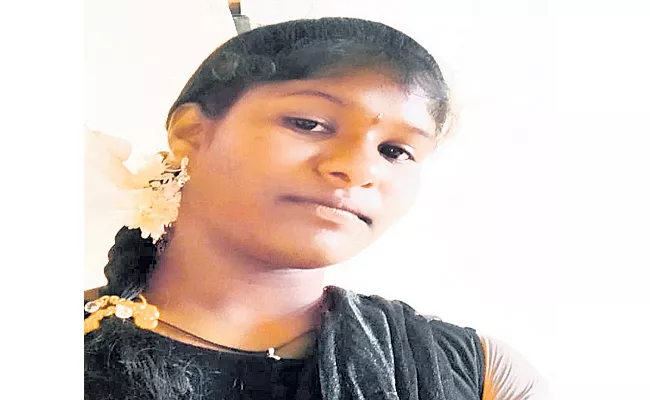 Ninth Class Girl Deceased For Phone Over Online Classes In Palakurthi - Sakshi