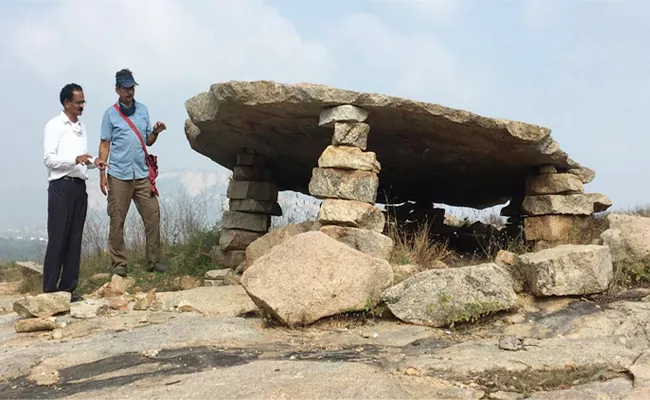 Ancient Tombs Found In Tatikona, Chittoor - Sakshi