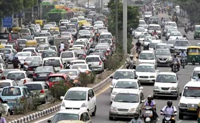 Higher Insurance Premium on Cards for Vehicles Violating Traffic Rules - Sakshi