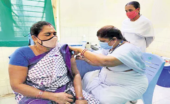 Corona Vaccination For 14606 People In The Third Day - Sakshi