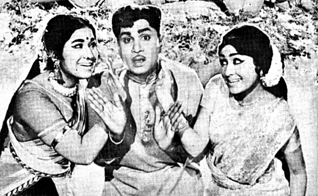 50 Years For Akkineni Nageswara Rao Super Hit Dasara Bullodu - Sakshi