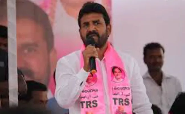 Vikarabad Trs Mla Methuku Anand Fires On Bjp - Sakshi