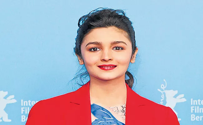 Alia Bhatt discharged from hospital - Sakshi