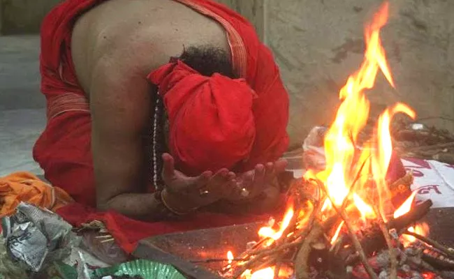 Swamiji Thiefs Cheated Farmers And escaped With Money, Gold in In chittoor - Sakshi