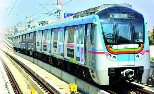 Metro Rail Stopped For 15 Min Due To Technical Issue - Sakshi