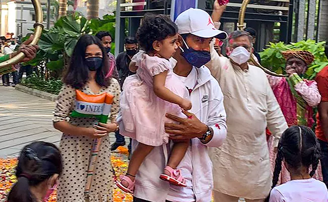 Ajinkya Rahane Received A Grand Welcome With Flowers petals - Sakshi