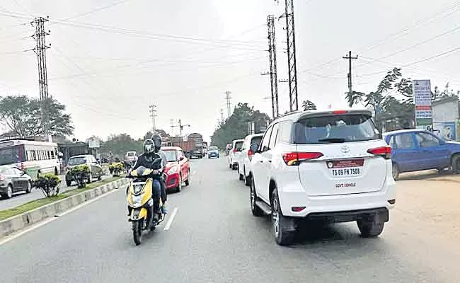 Minister Mallareddy Drives Wrong Route In Rajiv Rahadhari Highway - Sakshi