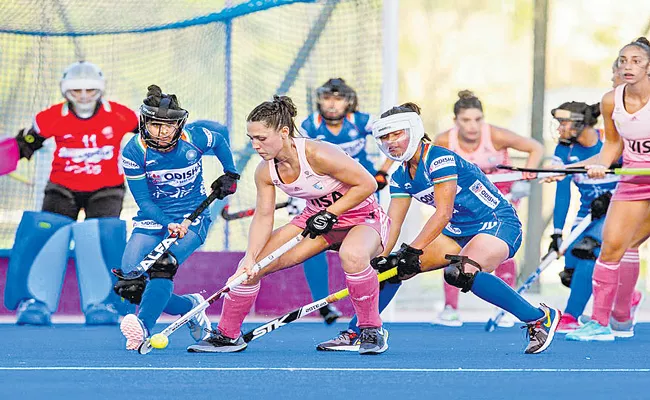 First defeat for Indian women's hockey team on tour of Argentina - Sakshi