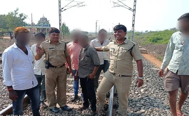 Bhongir police patrolling vehicle staff saves youngsters life, who is attempting for suicide by laying on railway track - Sakshi