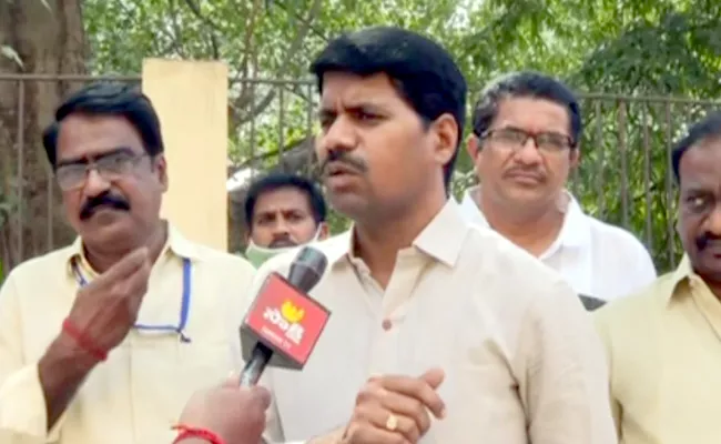 Employees Federation Chairman kakarla Venkatarami Reddy Fires On Tdp Leaders - Sakshi