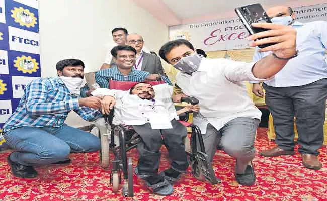 KTR Lashes Out At Centre Fr Not Allocating Major Projects To TS - Sakshi