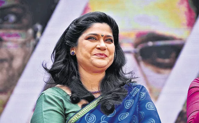 Renuka Shahane Tribhanga Movie - Sakshi