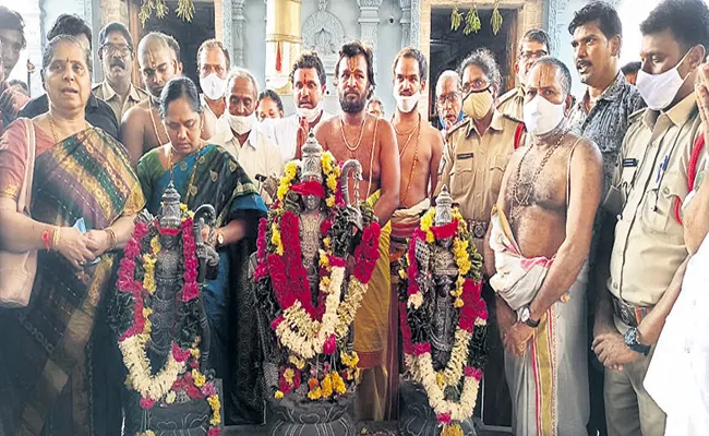 Lord Ram Idols which were erected in Tirumala reached Ramatheertham - Sakshi