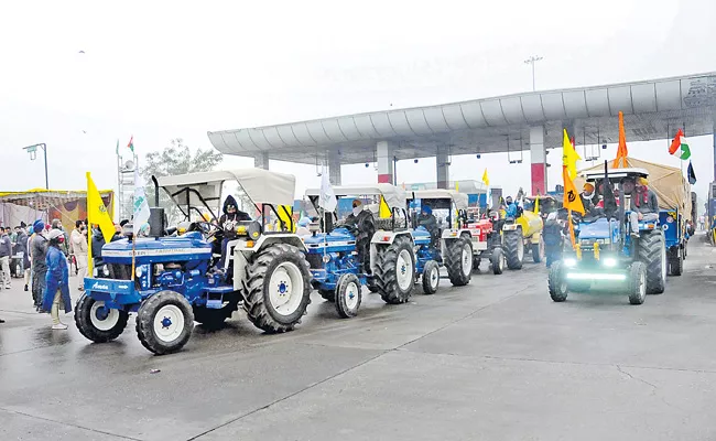 Delhi Police allows farmers tractor rally in capital on Republic Day - Sakshi