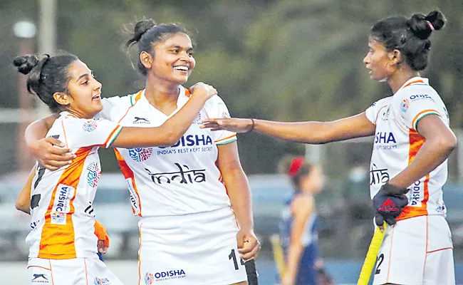 Indian junior women hockey team beats Chile senior side 2-0 - Sakshi