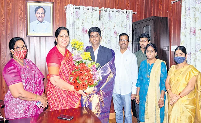 9th Class Student Himesh Invented Smart Watch For Alzheimer People - Sakshi