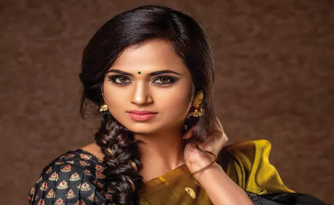 Bigg boss Tamil 4: Ramya Pandian In A Female Centric Film - Sakshi