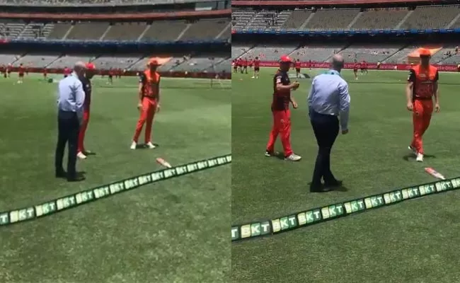 Melbourne Renegades Won The Toss Flipping Bat Became Viral - Sakshi