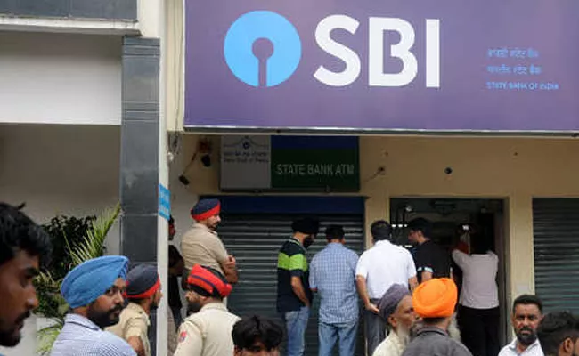 Massive Scam At Sakhinetipalli SBI Branch In East Godavari Dist - Sakshi