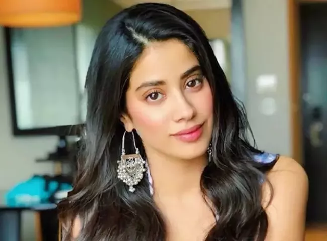 Janhvi Kapoor Buys 39 Crore Rupees House In Juhu - Sakshi