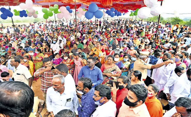 All The Poor Womens In AP Are Happy With House Patta Distribution - Sakshi