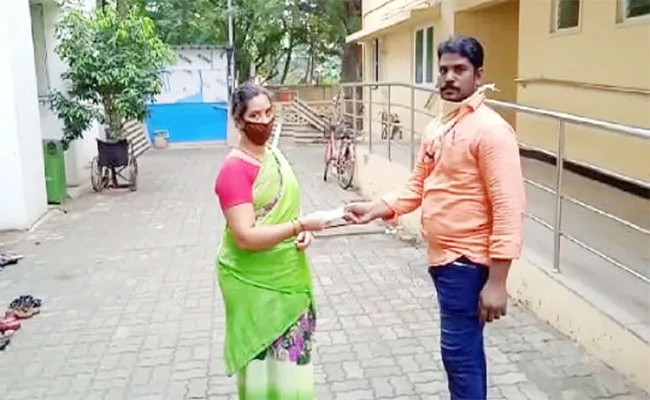 Kadapa Vidya Volunteer Give Pension To Widow In Chennai - Sakshi