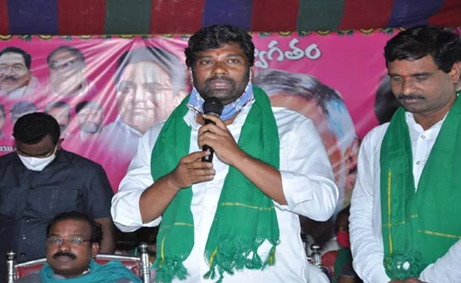 TRS MLA Balka Suman Fires On Bandi Sanjay Kumar - Sakshi