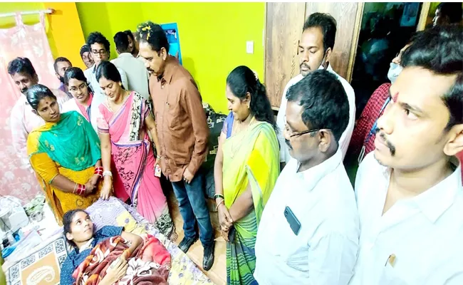 Vasupalli Ganesh Kumar Helping Hand To Acid Victim In Visakhapatnam - Sakshi