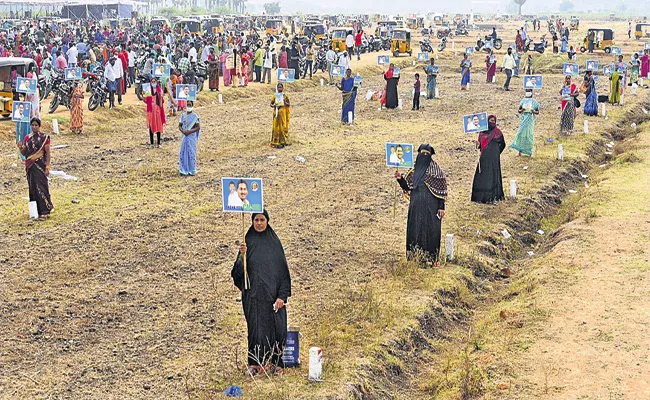 Housing Rails Distribution For the Poor Continued Its 15th Day In AP - Sakshi