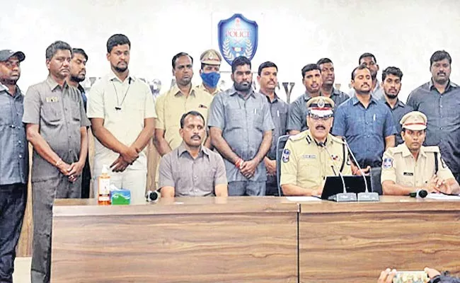 HYD Task Force Police Arrested A Gang Who Stealing Vehicles - Sakshi