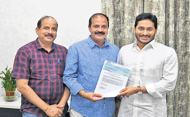 Laurus Labs donates Rs 4 crore to Nadu Nedu Scheme - Sakshi