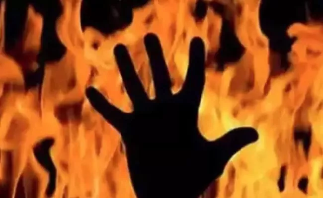 Man Fires House While Wife Sleeps With Children In Nalgonda - Sakshi