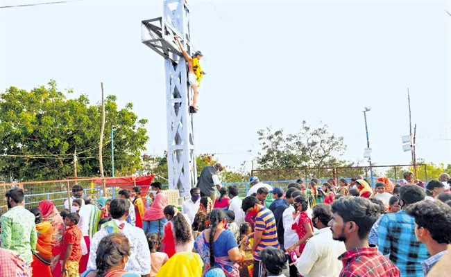 Gunadala Mary Matha festivities continue in glory - Sakshi