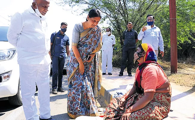 Minister Sabitha Indra Reddy Consultation Women In Hyderabad - Sakshi