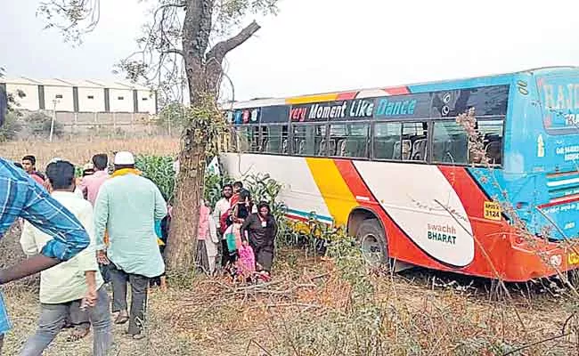 Nizamabad Mudhol Bus Driver Suffer With Fits Accident Take Place - Sakshi