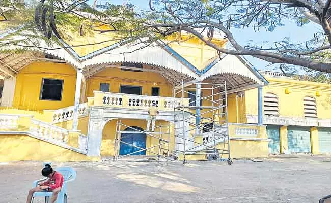 Erram Manzil Palace Is Ready For Film Shootings - Sakshi