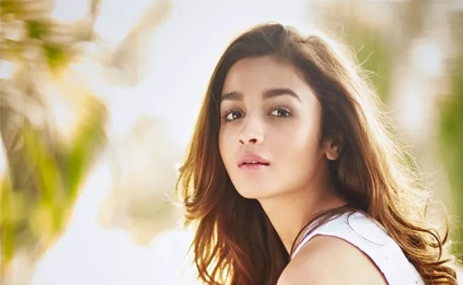 Alia Bhatt About Her Favorite Book The Power Of Habit - Sakshi