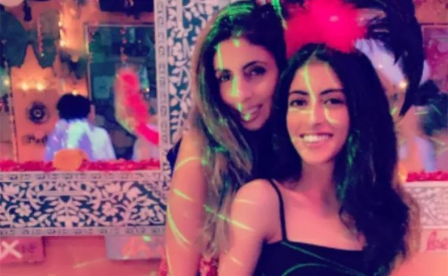 Viral: Navya Naveli Nanda Responds To Troll On Her Mother Shweta Bachchan - Sakshi