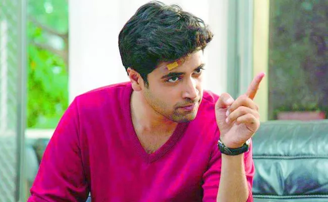 Goodachari Actor Adivi Sesh Pays Six Traffic Challans To Police - Sakshi